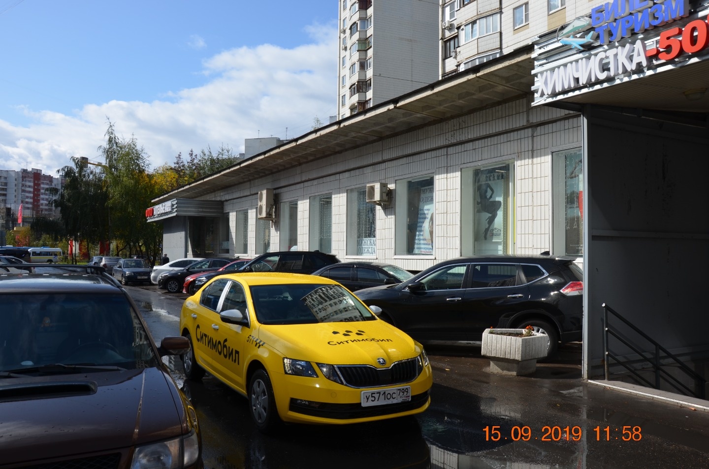 Сдается в аренду помещение свободного назначения 360 кв.м. (можно разделить на 2 по 180 кв..м ) Без колонн. Второй дом от метро Митино. 1 минута от метро. 80 квт Эл. мощности.