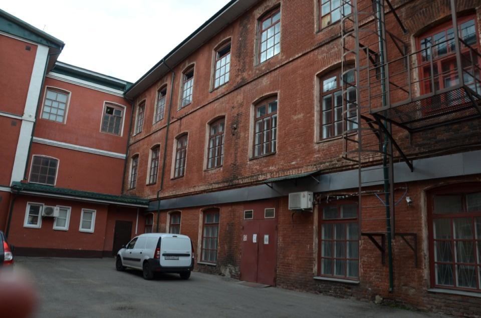 Сдается в аренду производственно-складское помещение 360 кв.м

Предлагается в аренду неотапливаемое помещение производственно-складского назначения общей площадью 360 кв.м.

Характеристики:

площадь — 360 кв.м;
высота потолков — 7 м;
электрическая мощность — до 100 кВт;
круглосуточный доступ 24/7;
о